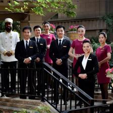 藍(lán)光進(jìn)化論 以“兩只手”卡位現(xiàn)代服務(wù)業(yè)，物業(yè)管理搶灘萬億級(jí)藍(lán)海市場(chǎng)